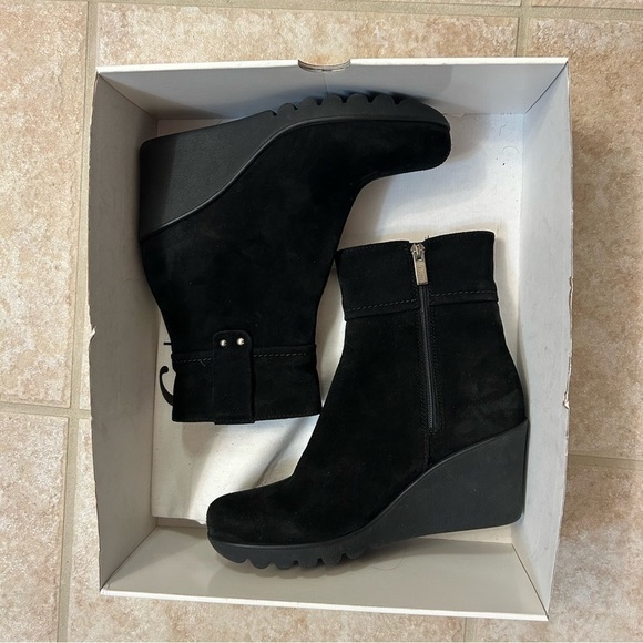La Canadienne Becket Wedge Boots in Black Suede Size 6.5M - Picture 2 of 9